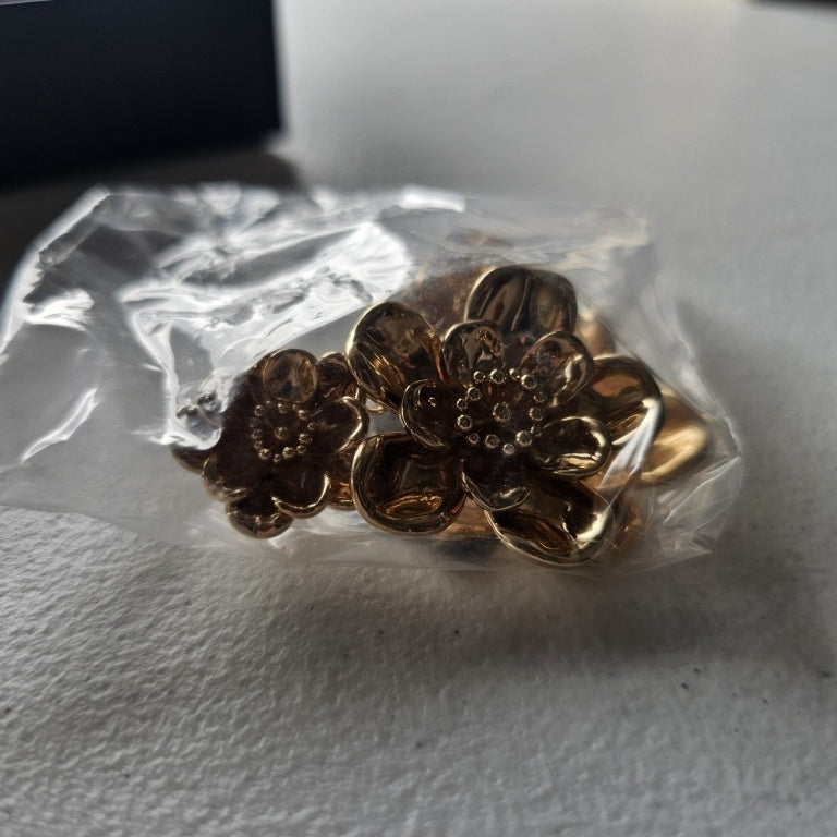 $44 C Wonder by Christian Siriano Flower Drop Earr New CC Wonder by Christian Siriano Flower Drop Earrings The power of bloom! Fortify your fashions with impact-making florals. C Wonder's twinkling, all-metal blossom packs a pretty punch that's bold enou
