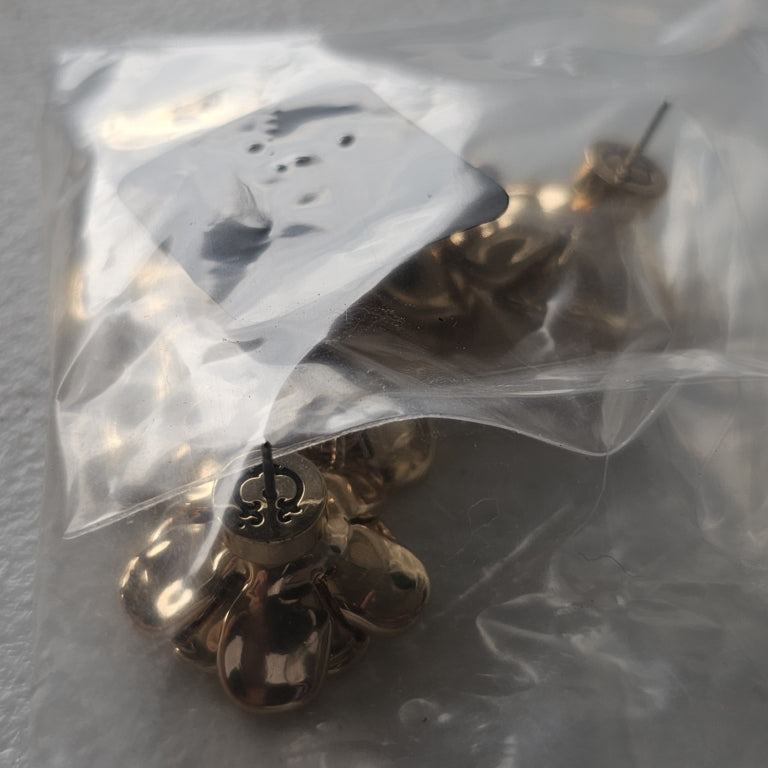 $44 C Wonder by Christian Siriano Flower Drop Earr New CC Wonder by Christian Siriano Flower Drop Earrings The power of bloom! Fortify your fashions with impact-making florals. C Wonder's twinkling, all-metal blossom packs a pretty punch that's bold enou