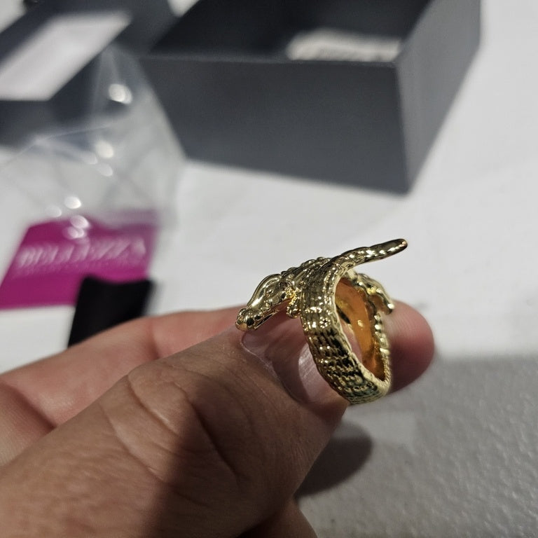 $60 Bellezza Bronze Textured Crocodile Ring sz 5 New Bellezza Bronze Textured Crocodile Ring Styled with ring stacks or worn as a solo statement look, Bellezza's crocodile band comes through with the elegant, Italian-inspired edge. Snap up a fabulously f