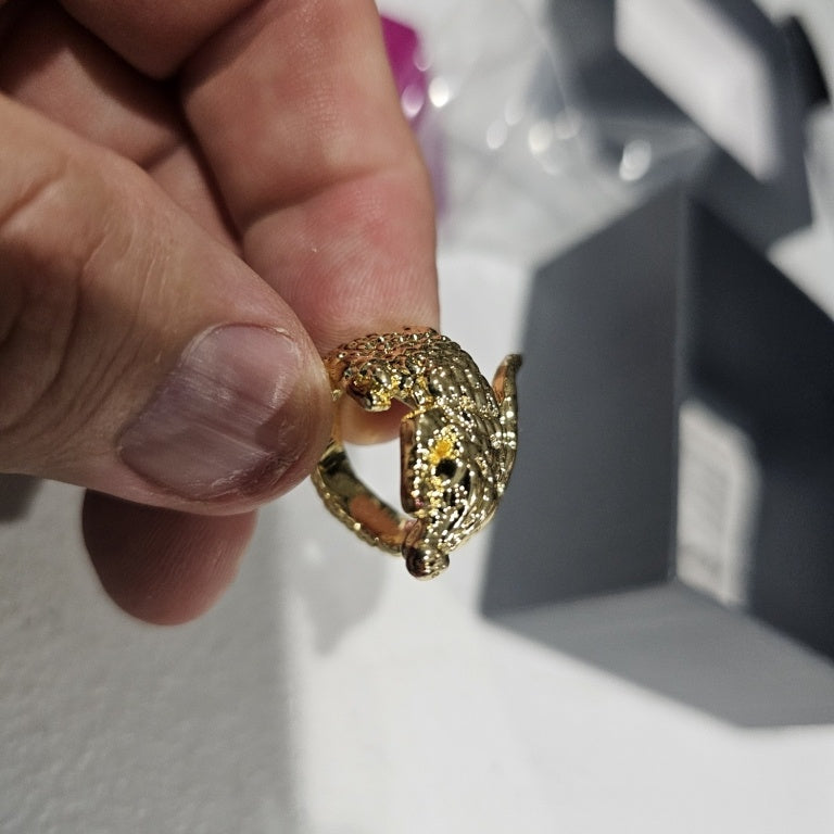 $60 Bellezza Bronze Textured Crocodile Ring sz 5 New Bellezza Bronze Textured Crocodile Ring Styled with ring stacks or worn as a solo statement look, Bellezza's crocodile band comes through with the elegant, Italian-inspired edge. Snap up a fabulously f