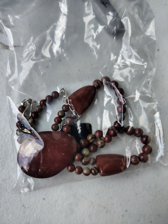 $120 Jay King Carajas Brazilian red stone necklace 888192 New This stunning necklace features exquisite Carajas Brazilian red stones artfully crafted by Jay King. The design showcases a combination of smooth, polished stones in a rich, vibrant red hue, c