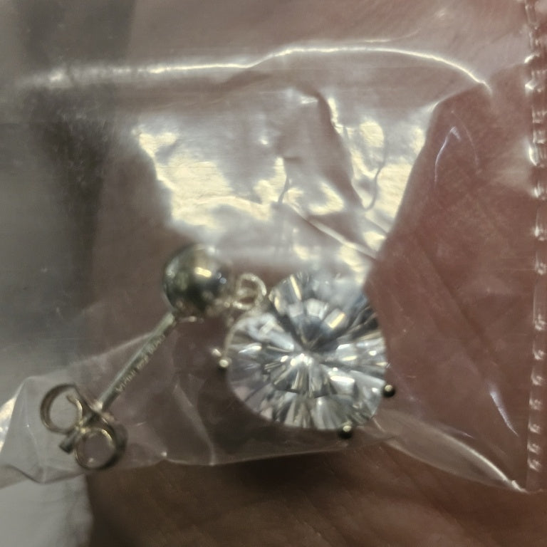 $40 Herkimer 10mm drop earring sterling silver tri New 864859 $40 Herkimer 10mm drop earring sterling silver trilliant cut heart shaped different than stock photo but similiar.